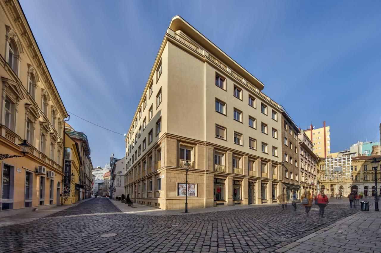 Pikachu'S Gallery - Historical Old Town Bratislava Exterior photo