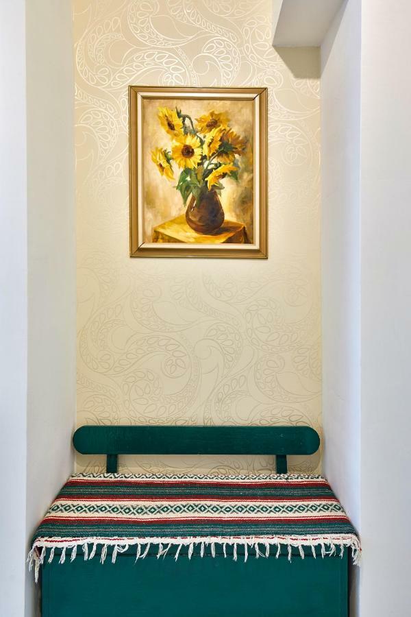 Pikachu'S Gallery - Historical Old Town Bratislava Exterior photo