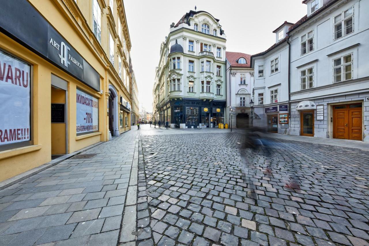 Pikachu'S Gallery - Historical Old Town Bratislava Exterior photo